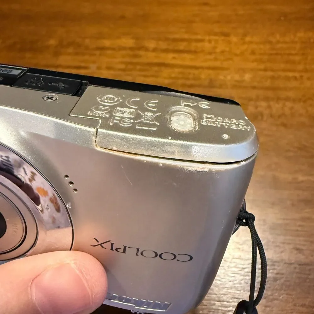 Nikon COOLPIX L22 12.0MP Digital Camera -Champagne silver- tested read condition